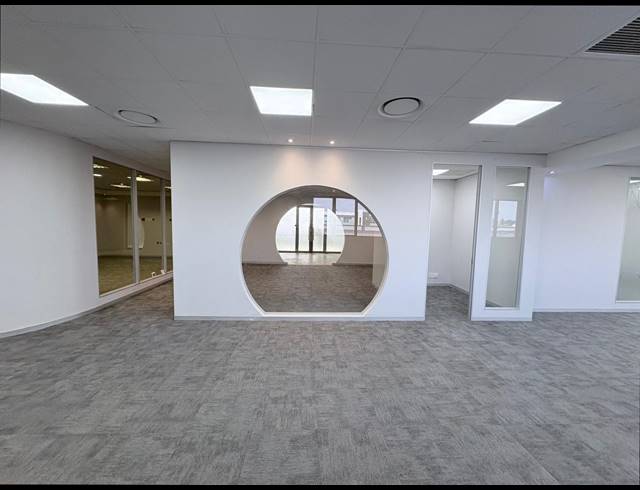 287M² OFFICE TO LET IN MAGALIESSIG